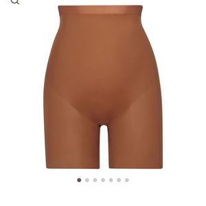 Skims Barely There Low Back Shorts, Bronze, size XXS